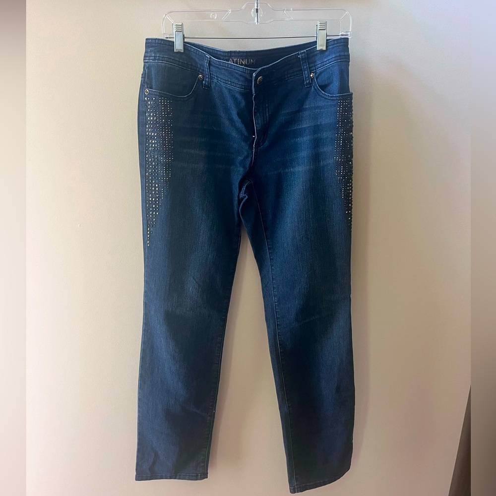 Chicos Platinum Jeans with thigh and back pocket embellishments! Size 0- (4/6)